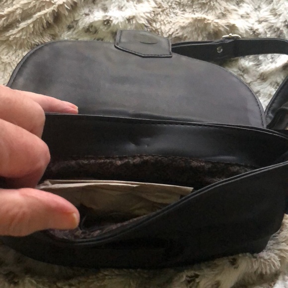 MoDA New York CrossOver Purse Black - Picture 4 of 6